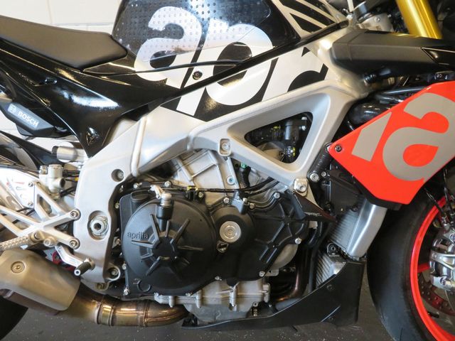 aprilia - tuono--v4-1100-factory