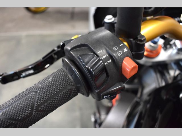 aprilia - tuono-1000-r