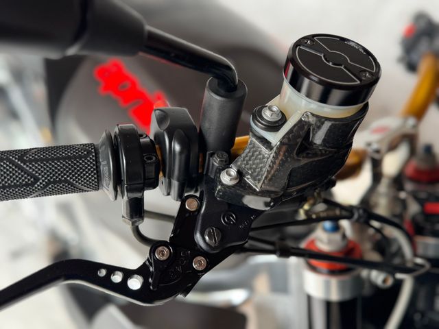 aprilia - tuono-1000-r