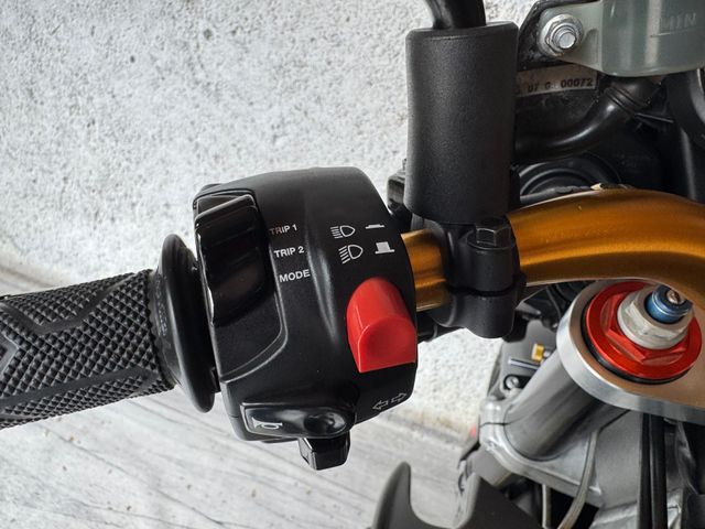aprilia - tuono-1000-r