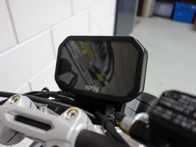 aprilia - tuono-457