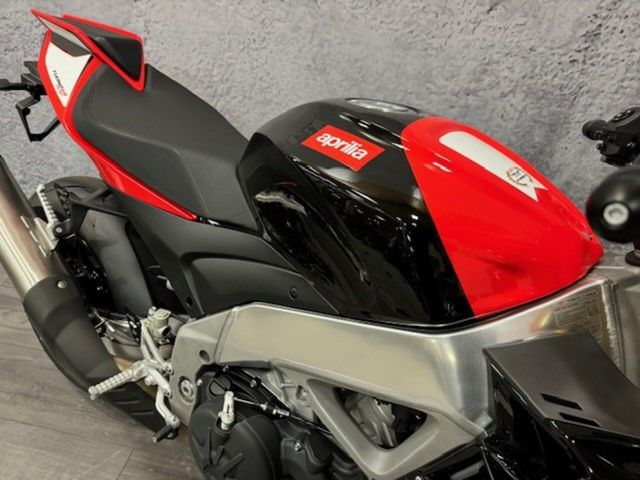 aprilia - tuono-v4