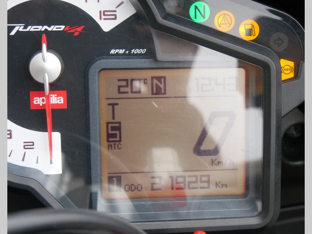 aprilia - tuono-v4