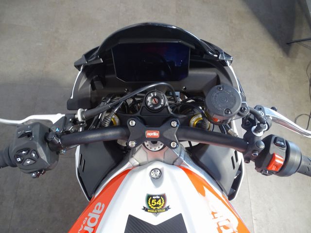 aprilia - tuono-v4