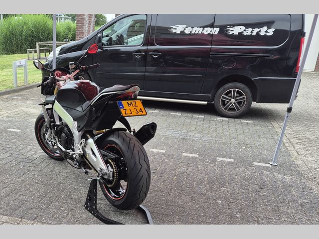 aprilia - tuono-v4