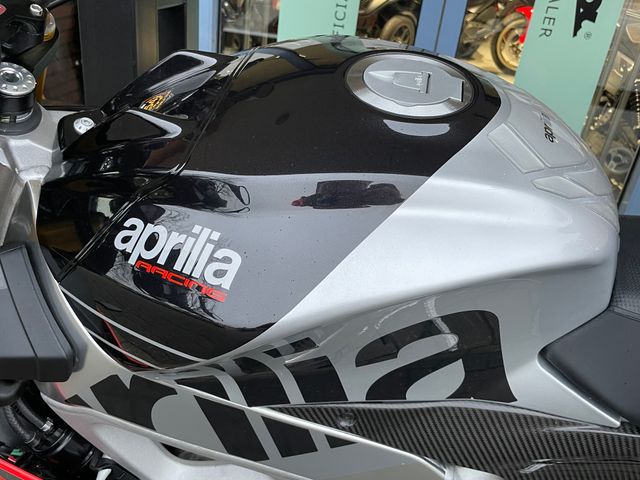 aprilia - tuono-v4-r