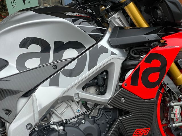 aprilia - tuono-v4-r