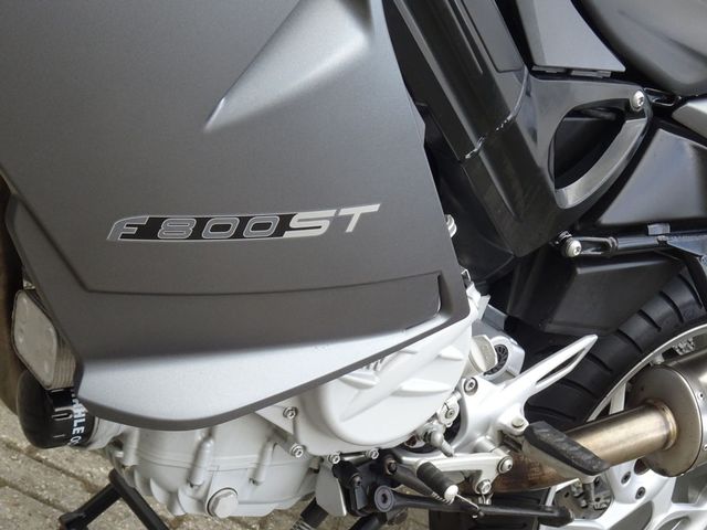 bmw - f-800-st