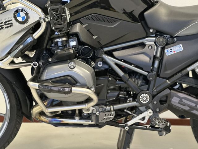 bmw - r-1200-gs-triple-black-edition