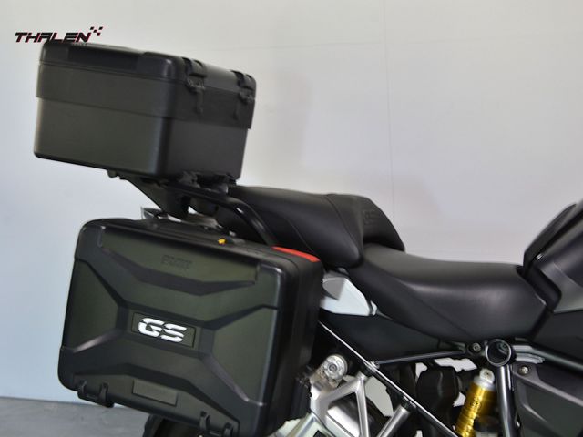 bmw - r-1250-gs-triple-black