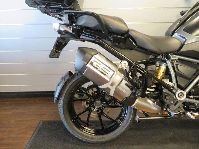 bmw - r-1250-gs-triple-black