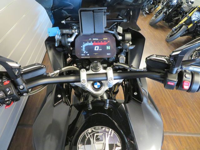 bmw - r-1250-gs-triple-black