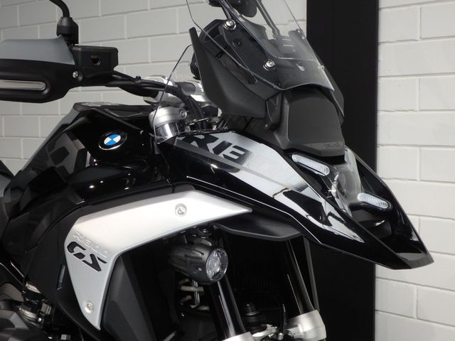 bmw - r-1300-gs-triple-black