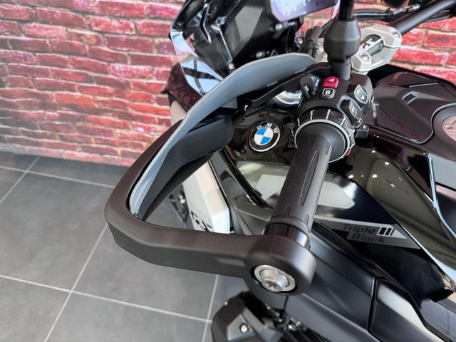 bmw - r-1300-gs-triple-black