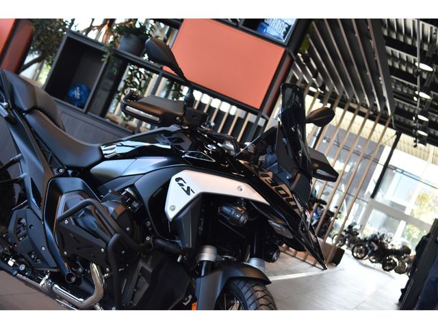 bmw - r-1300-gs-triple-black