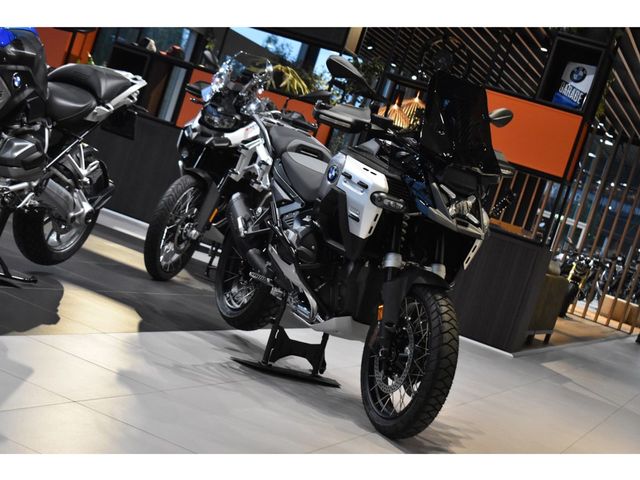 bmw - r-1300-gs-triple-black