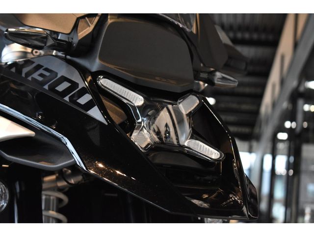 bmw - r-1300-gs-triple-black