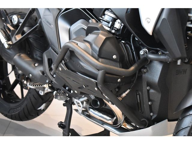 bmw - r-1300-gs-triple-black