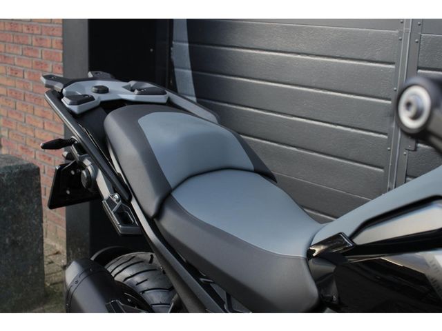 bmw - r-1300-gs-triple-black