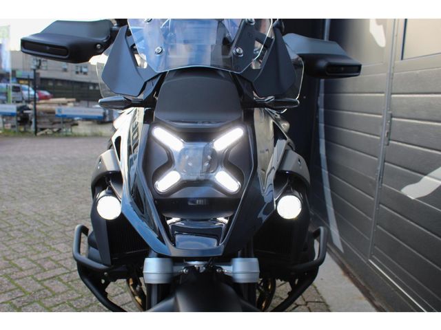 bmw - r-1300-gs-triple-black