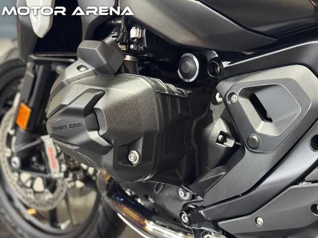 bmw - r-1300-gs-triple-black