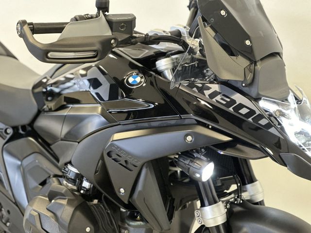 bmw - r-1300-gs-triple-black