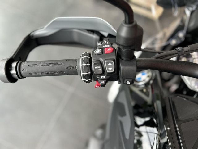 bmw - r-1300-gs-triple-black
