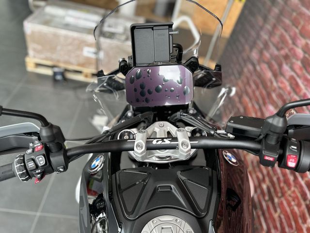 bmw - r-1300-gs-triple-black