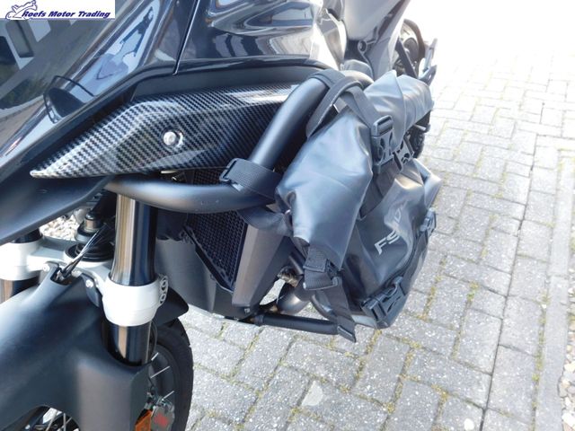 bmw - r-1300-gs-triple-black