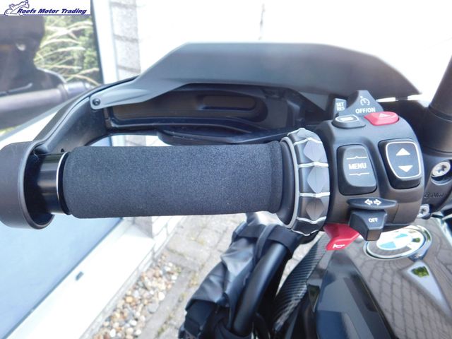 bmw - r-1300-gs-triple-black