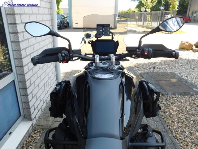 bmw - r-1300-gs-triple-black