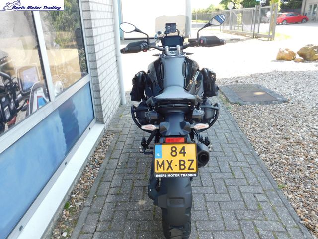 bmw - r-1300-gs-triple-black