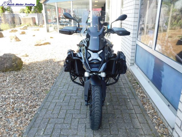 bmw - r-1300-gs-triple-black