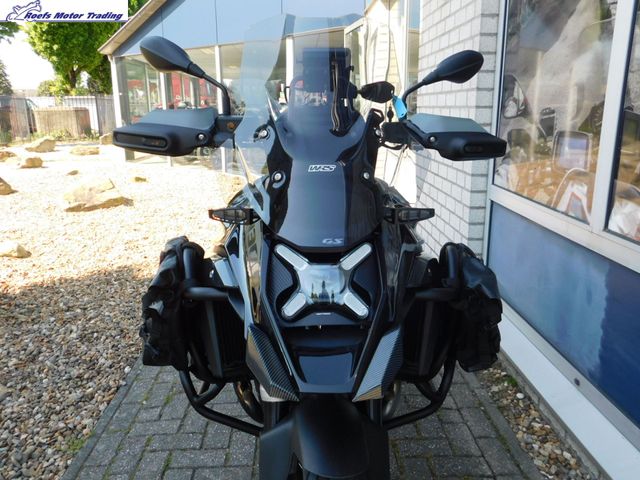 bmw - r-1300-gs-triple-black
