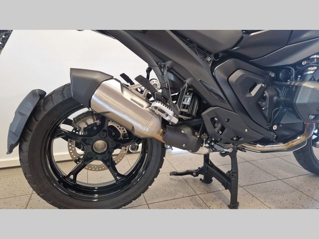 bmw - r-1300-gs-triple-black