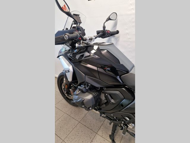 bmw - r-1300-gs-triple-black