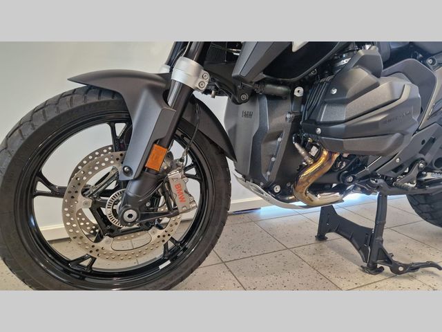 bmw - r-1300-gs-triple-black