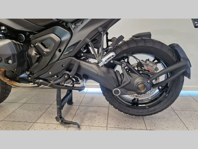 bmw - r-1300-gs-triple-black