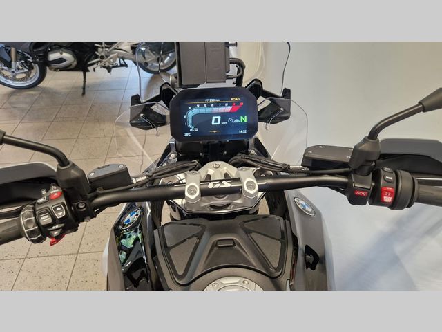 bmw - r-1300-gs-triple-black