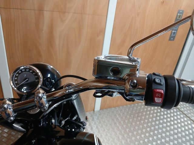 bmw - r-18