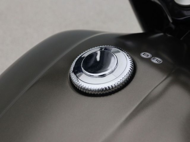 bmw - r-18