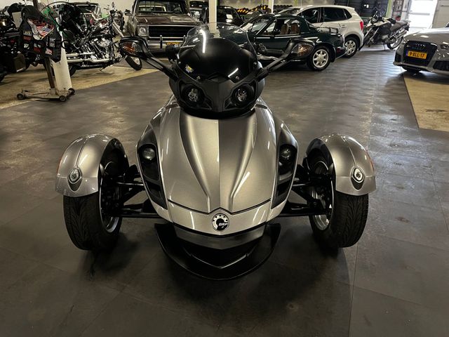 can-am - spyder-rs