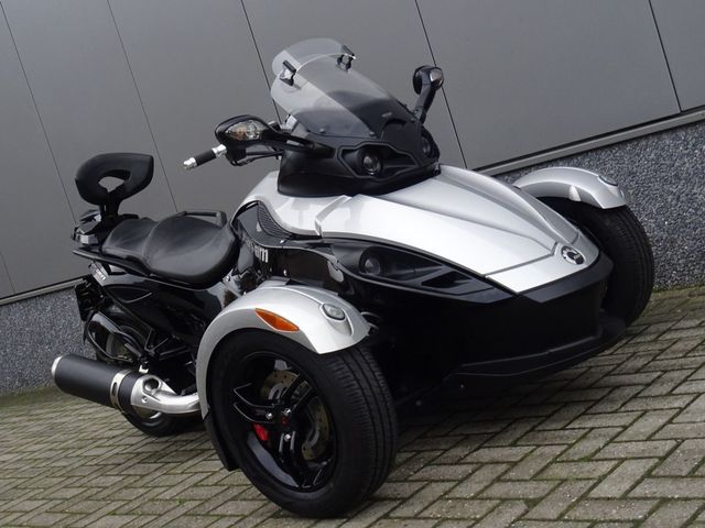 can-am - spyder-rs