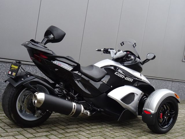 can-am - spyder-rs