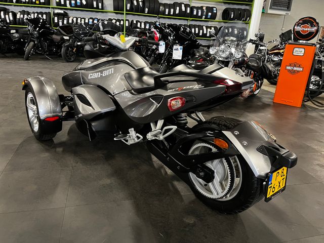 can-am - spyder-rs
