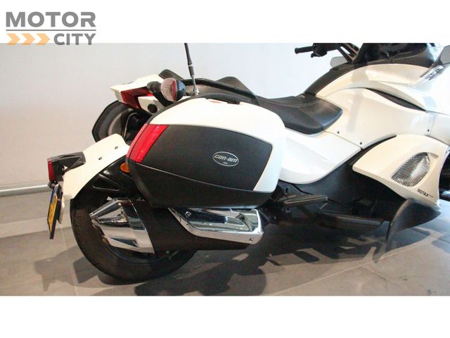 can-am - spyder-st