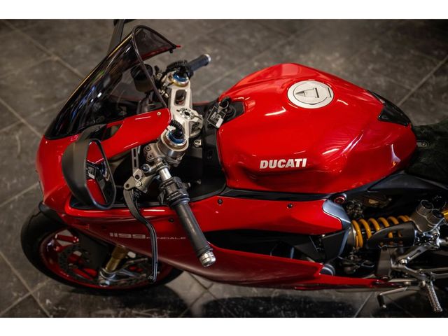 ducati - 1199-panigale-s