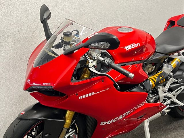 ducati - 1199-panigale-s