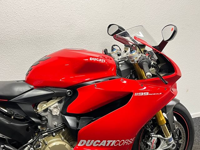 ducati - 1199-panigale-s