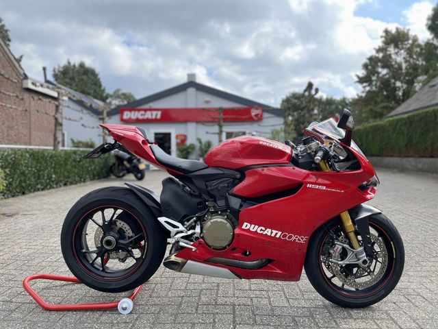 ducati - 1199-panigale-s